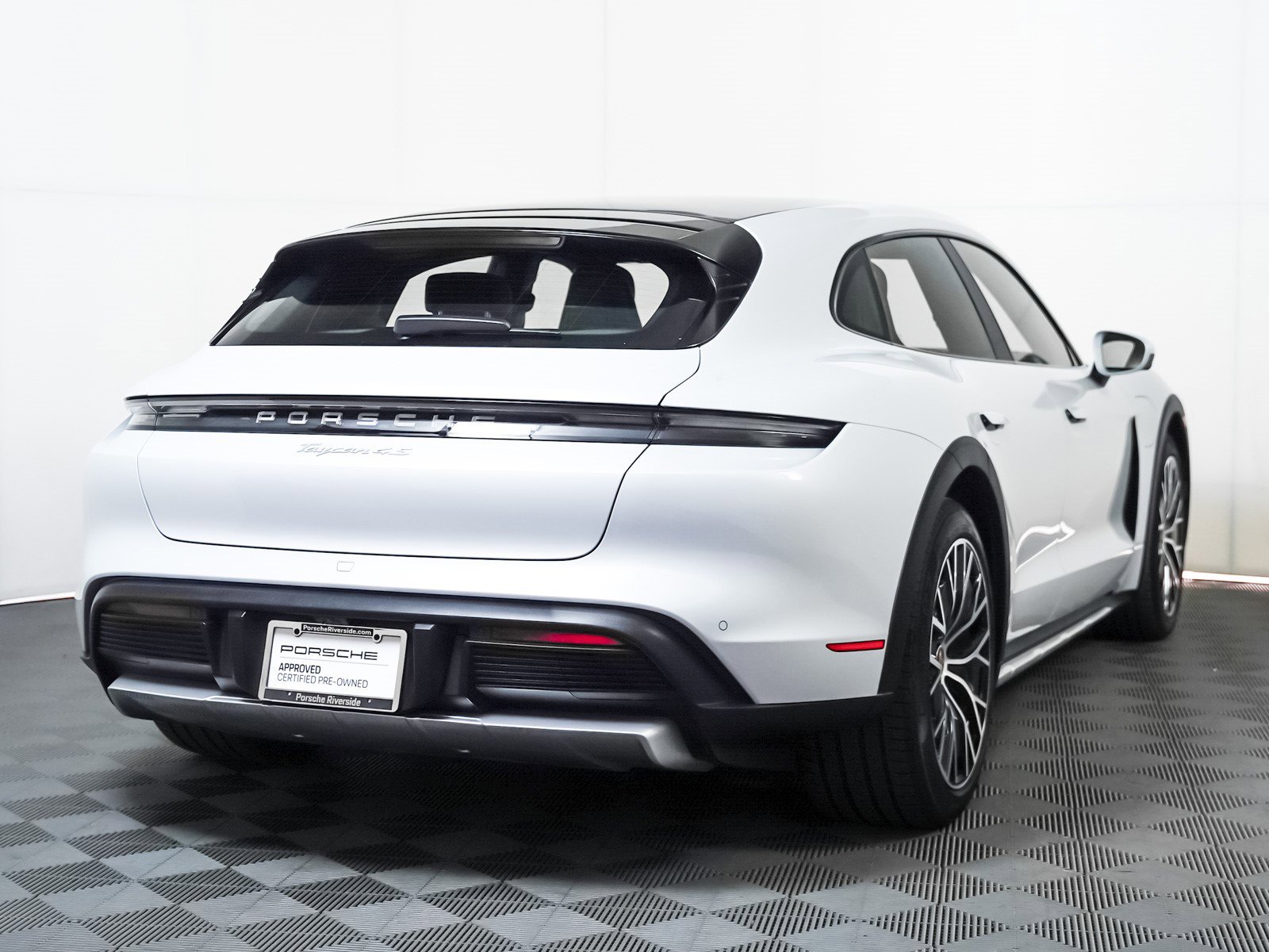 Used 2024 Porsche Taycan 4S image 10