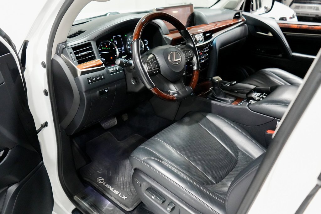 Used 2017 Lexus LX 570 4WD image 9