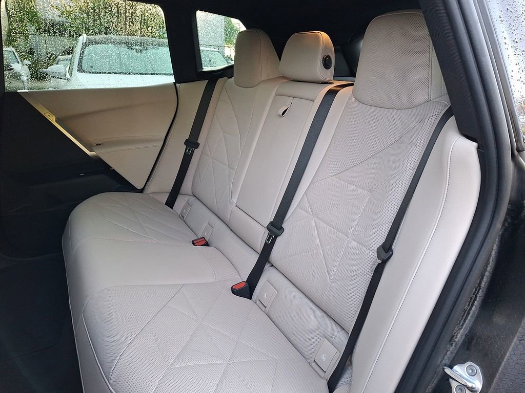 Used 2023 BMW iX xDrive50 w/ Sport Package AWD/4WD image 7
