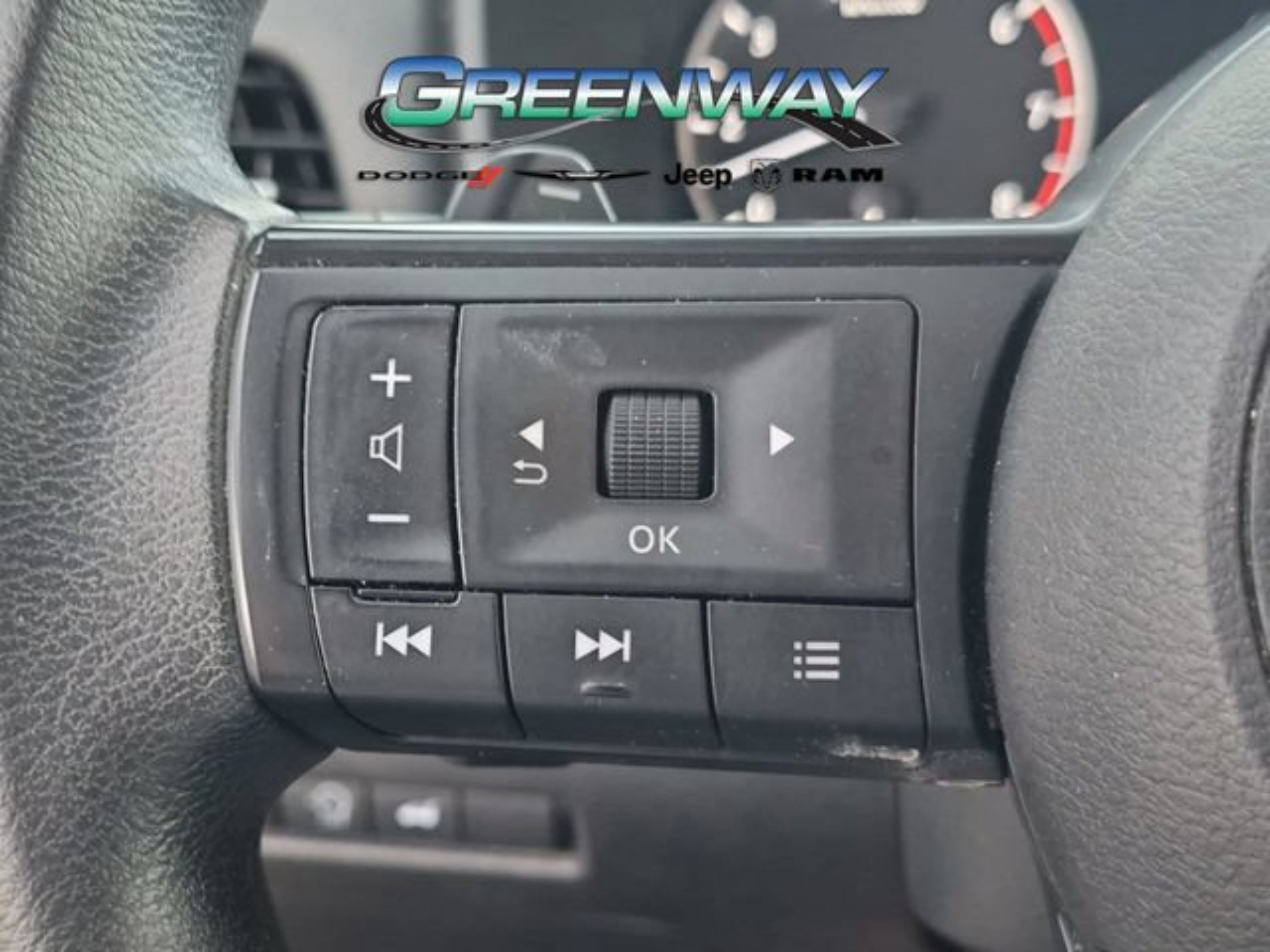 Used 2024 Nissan Rogue SV AWD/4WD image 22