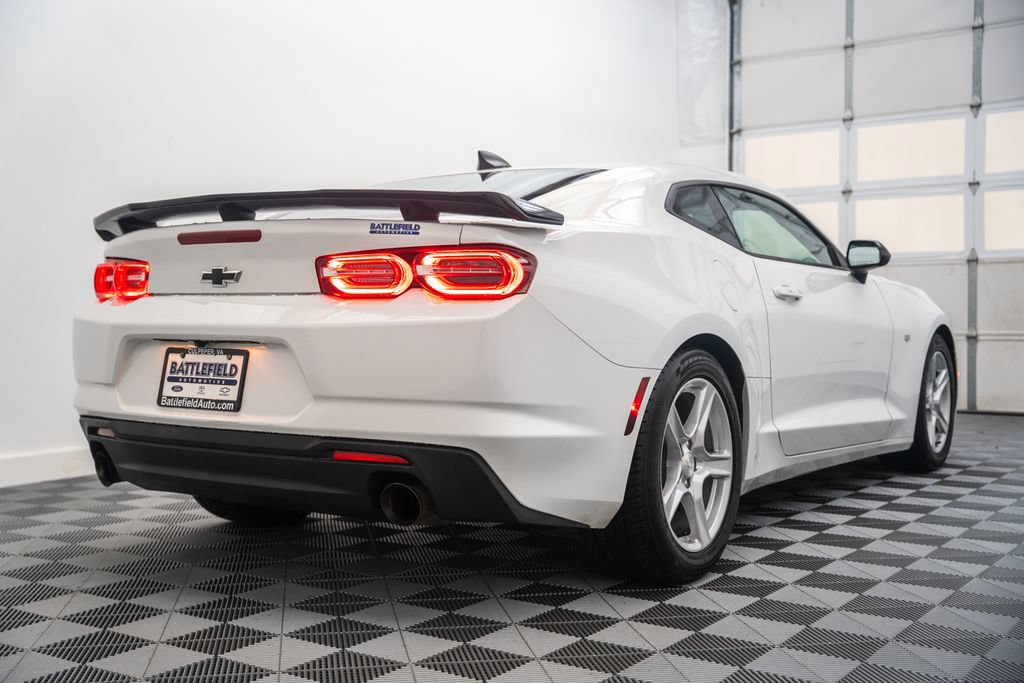 Used 2023 Chevrolet Camaro LT RWD image 5