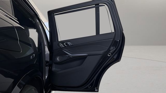Used 2026 BMW X7 M60i image 38