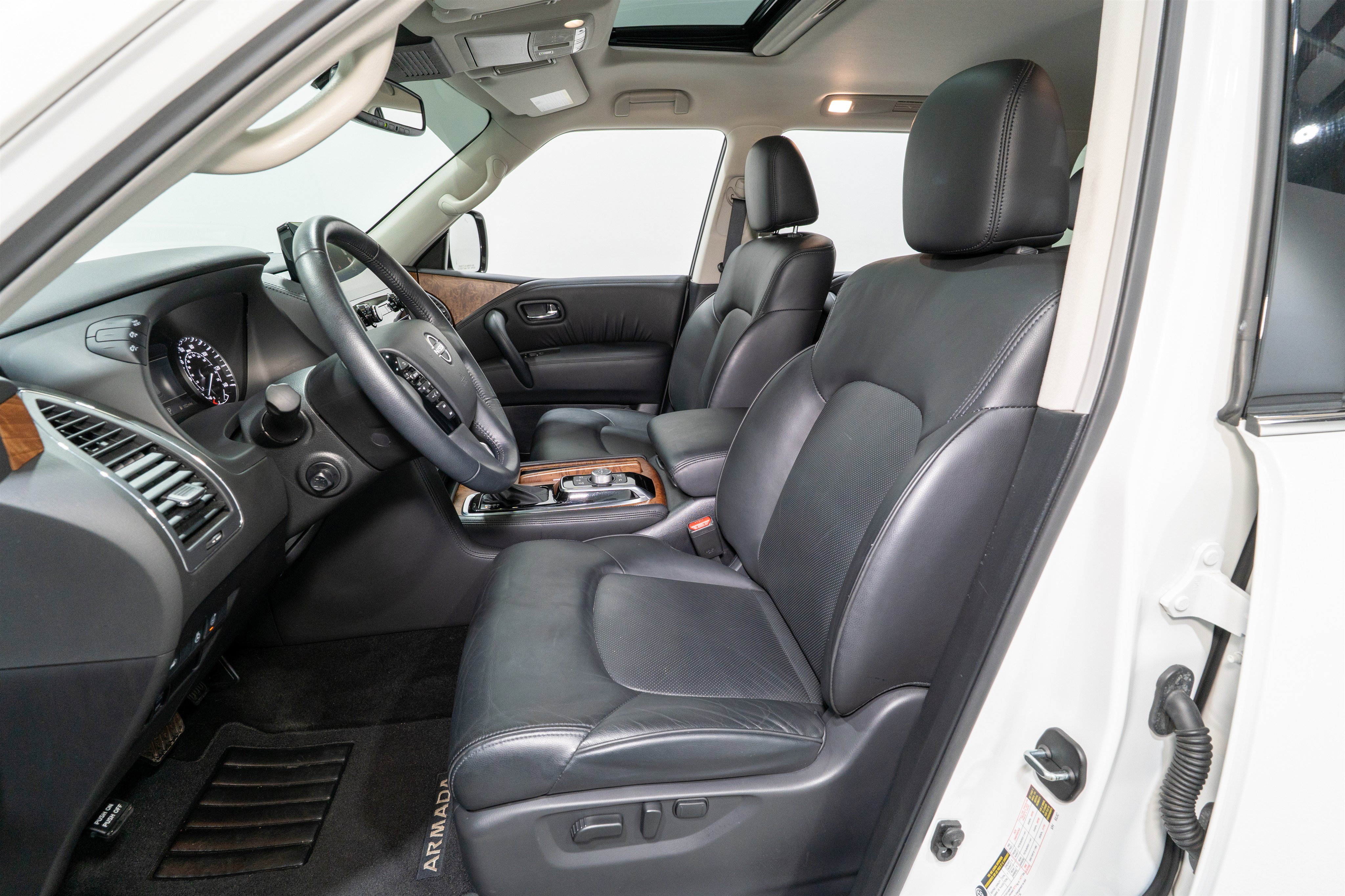 Used 2024 Nissan Armada SL w/ Captain's Chairs Package image 16