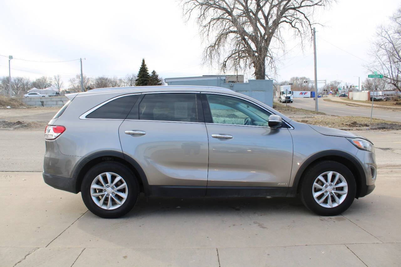 Used 2018 Kia Sorento AWD image 3