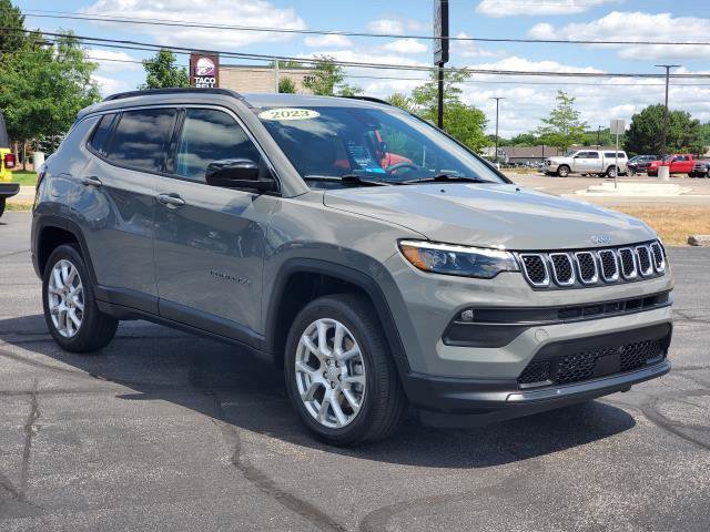 Certified 2023 Jeep Compass Latitude w/ Sun and Sound Group AWD/4WD image 2