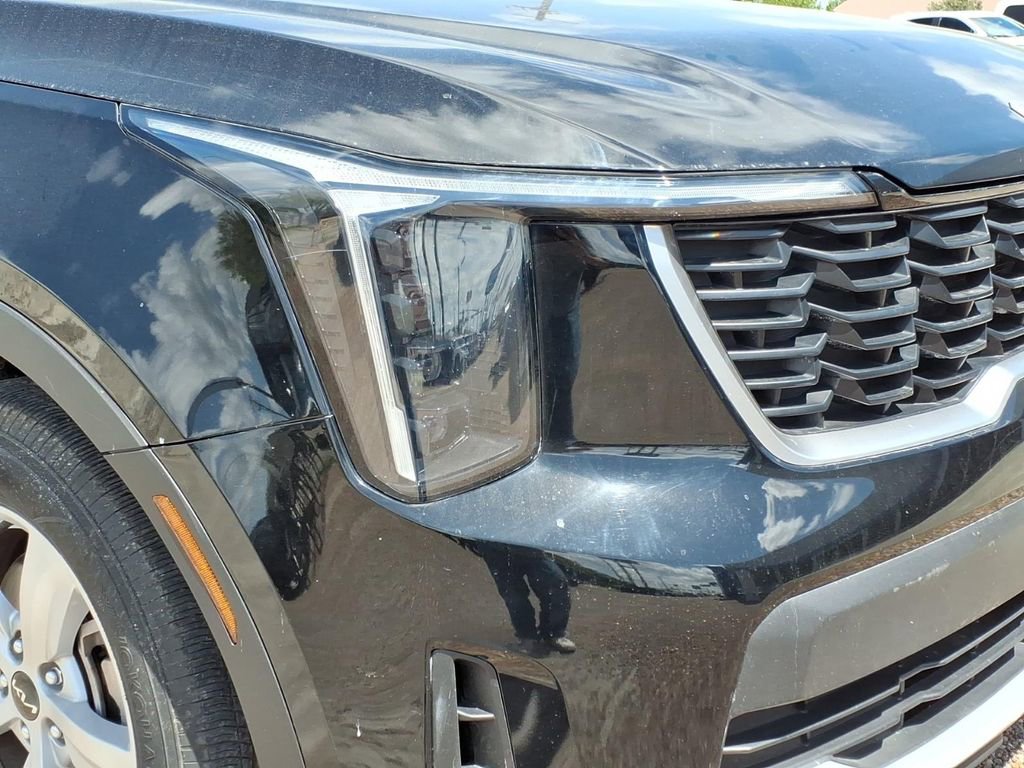 Used 2025 Kia Sorento LX image 8