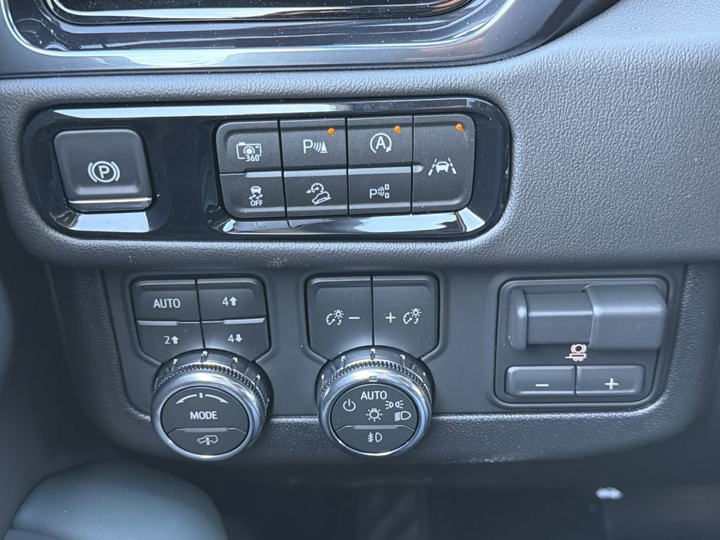 New 2026 GMC Yukon XL AT4 w/ AT4 Premium Plus Package image 11