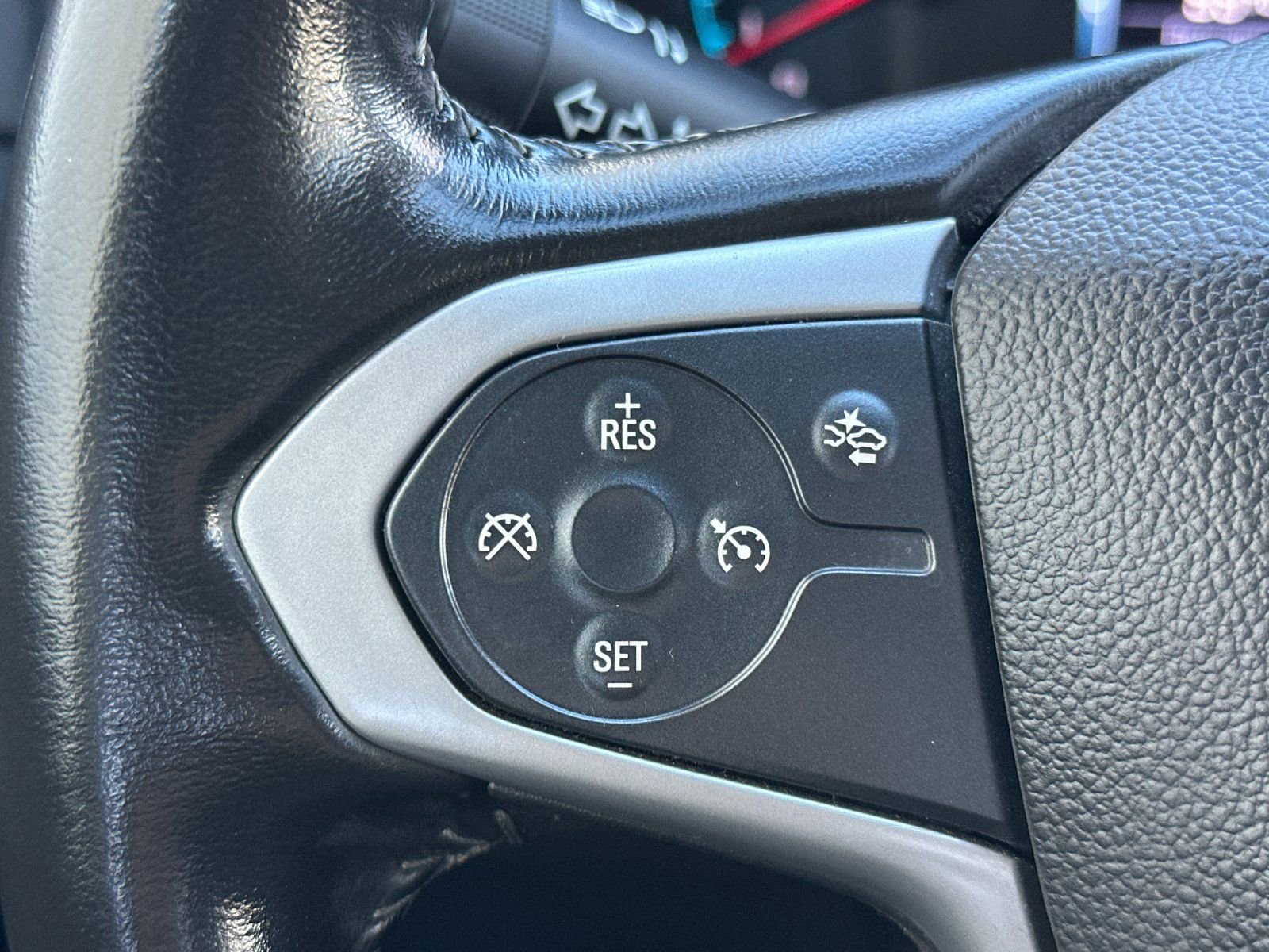 Used 2017 Chevrolet Colorado LT w/ Safety Package image 25