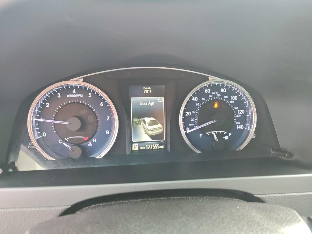 Used 2016 Toyota Camry LE FWD image 9