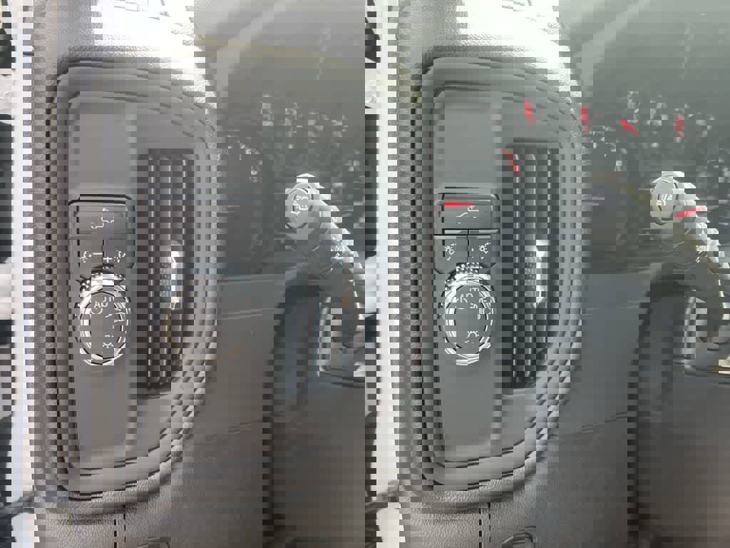 New 2024 GMC Sierra 2500 Pro w/ Convenience Package image 39