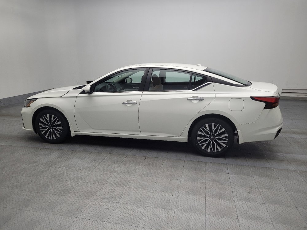 Used 2023 Nissan Altima 2.5 SV image 3
