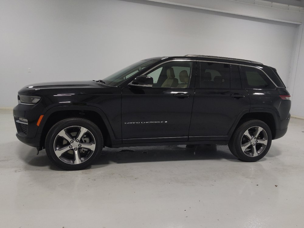 Used 2023 Jeep Grand Cherokee Limited AWD/4WD image 2