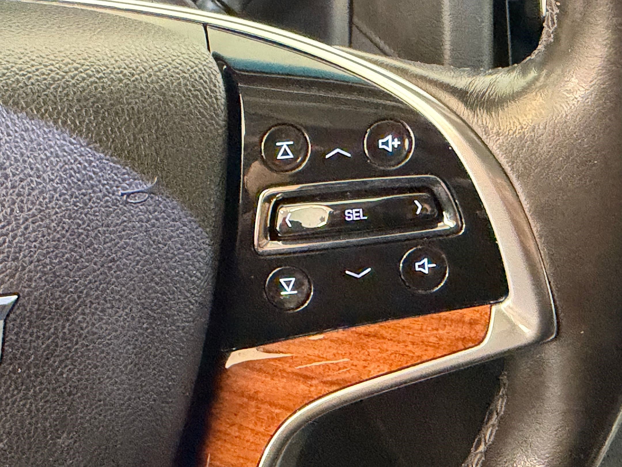 Used 2016 Cadillac Escalade Premium image 26