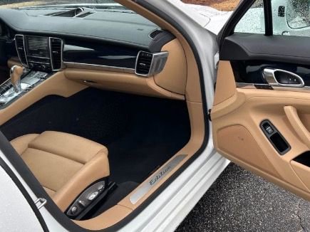 Used 2016 Porsche Panamera 4 AWD/4WD image 14