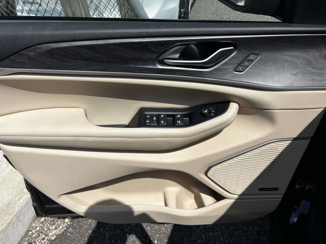 Used 2023 Jeep Grand Cherokee 4WD 4xe image 14