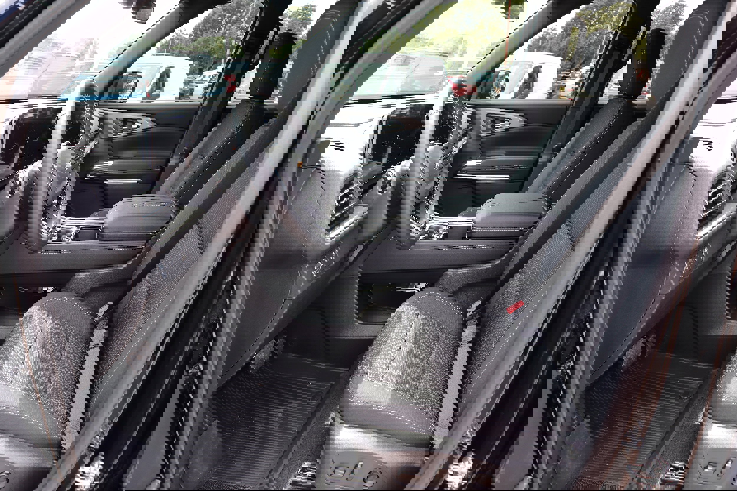 New 2025 Chevrolet Traverse LT w/ Driver Confidence Package image 10
