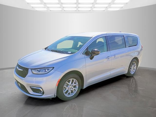 Used 2024 Chrysler Pacifica Touring-L image 6