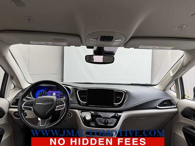 Used 2021 Chrysler Pacifica Touring-L AWD/4WD image 11