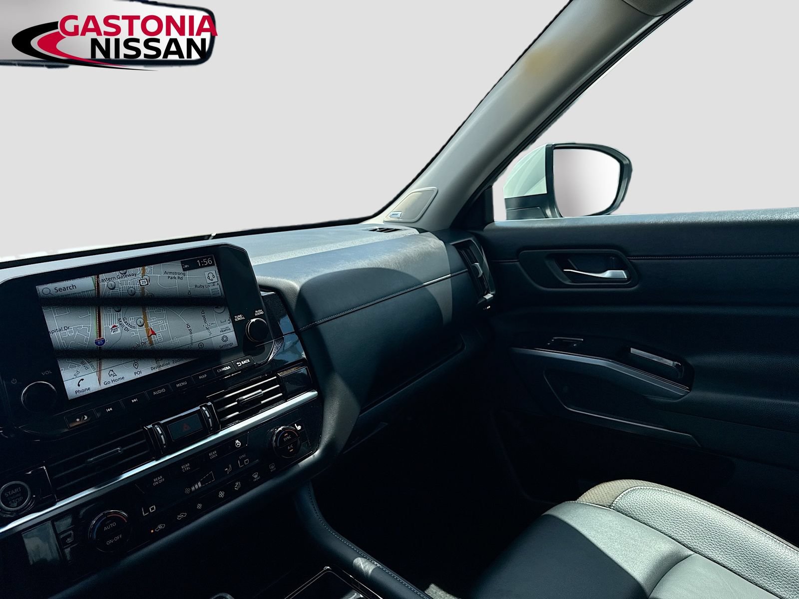 Used 2024 Nissan Pathfinder SL w/ SL Premium Package FWD image 32