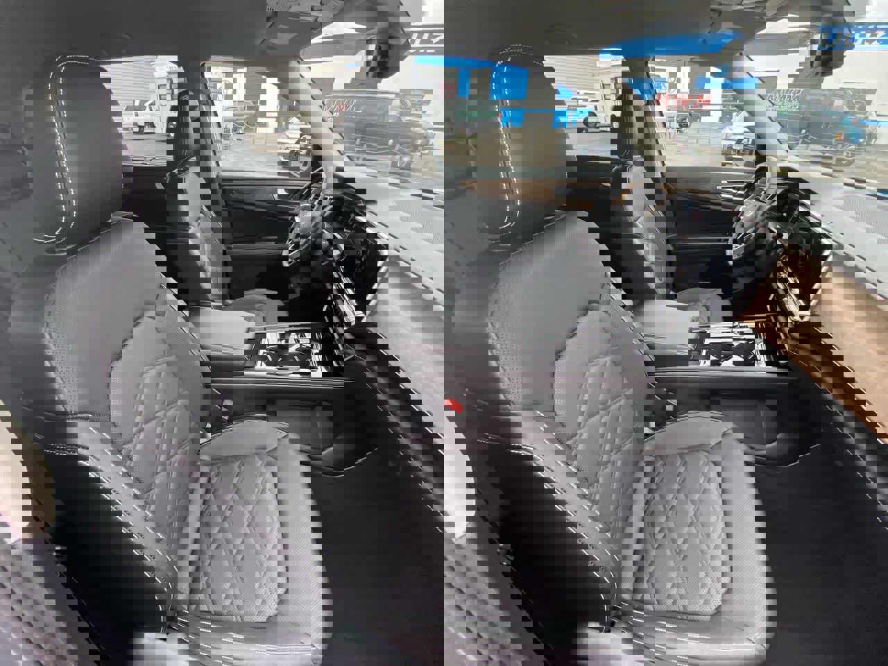 Used 2025 Volkswagen Atlas SE image 24