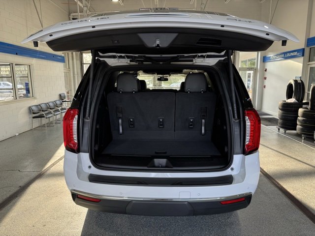 Used 2023 GMC Yukon SLT image 12