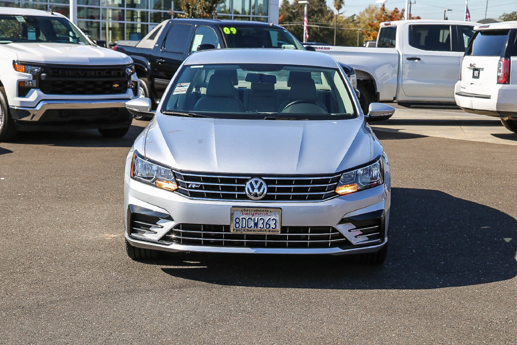 Used 2018 Volkswagen Passat 2.0T R-Line FWD image 6