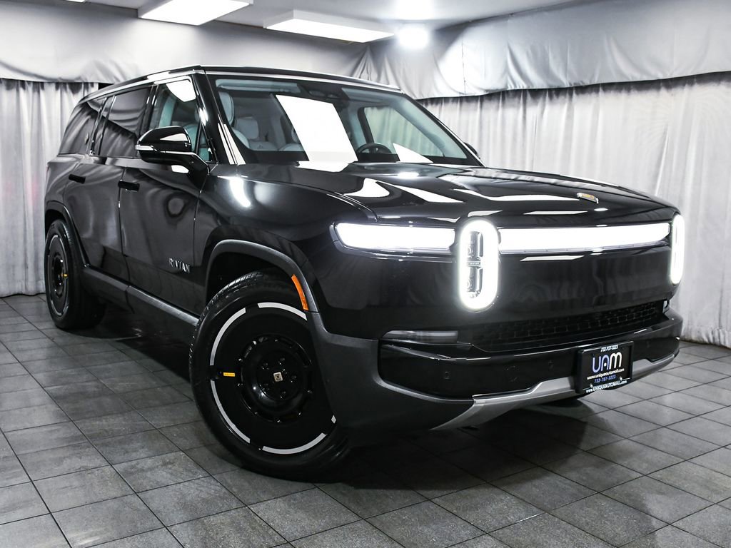 Used 2025 Rivian R1S Adventure image 3