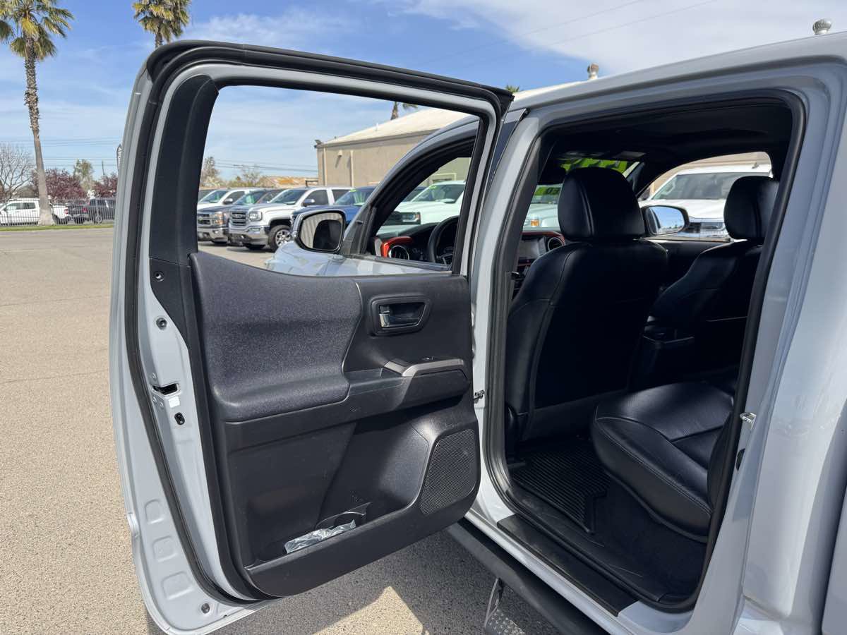 Used 2019 Toyota Tacoma TRD Sport w/ TRD Premium Sport Package image 20