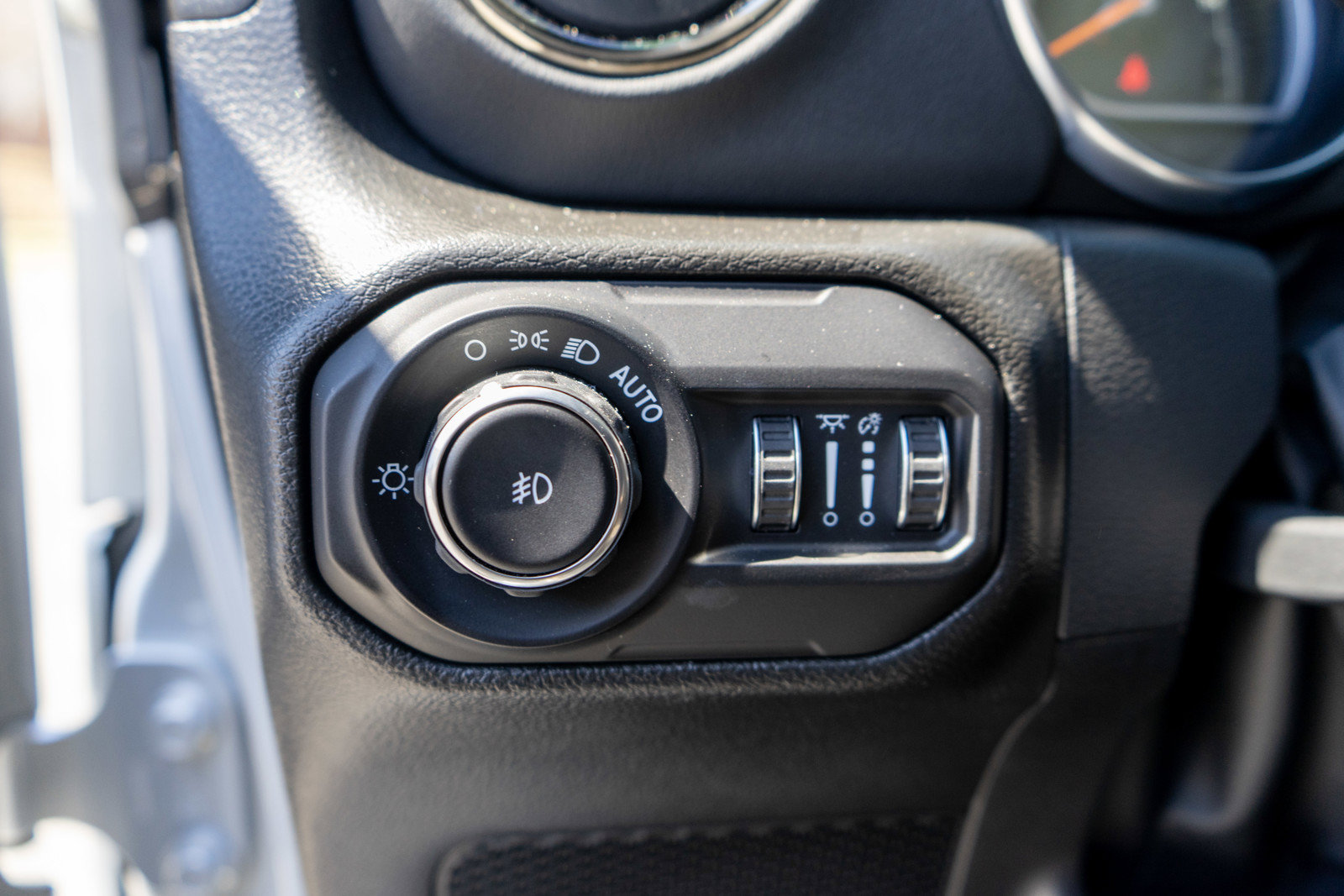 Used 2022 Jeep Wrangler Unlimited Sahara AWD/4WD image 16
