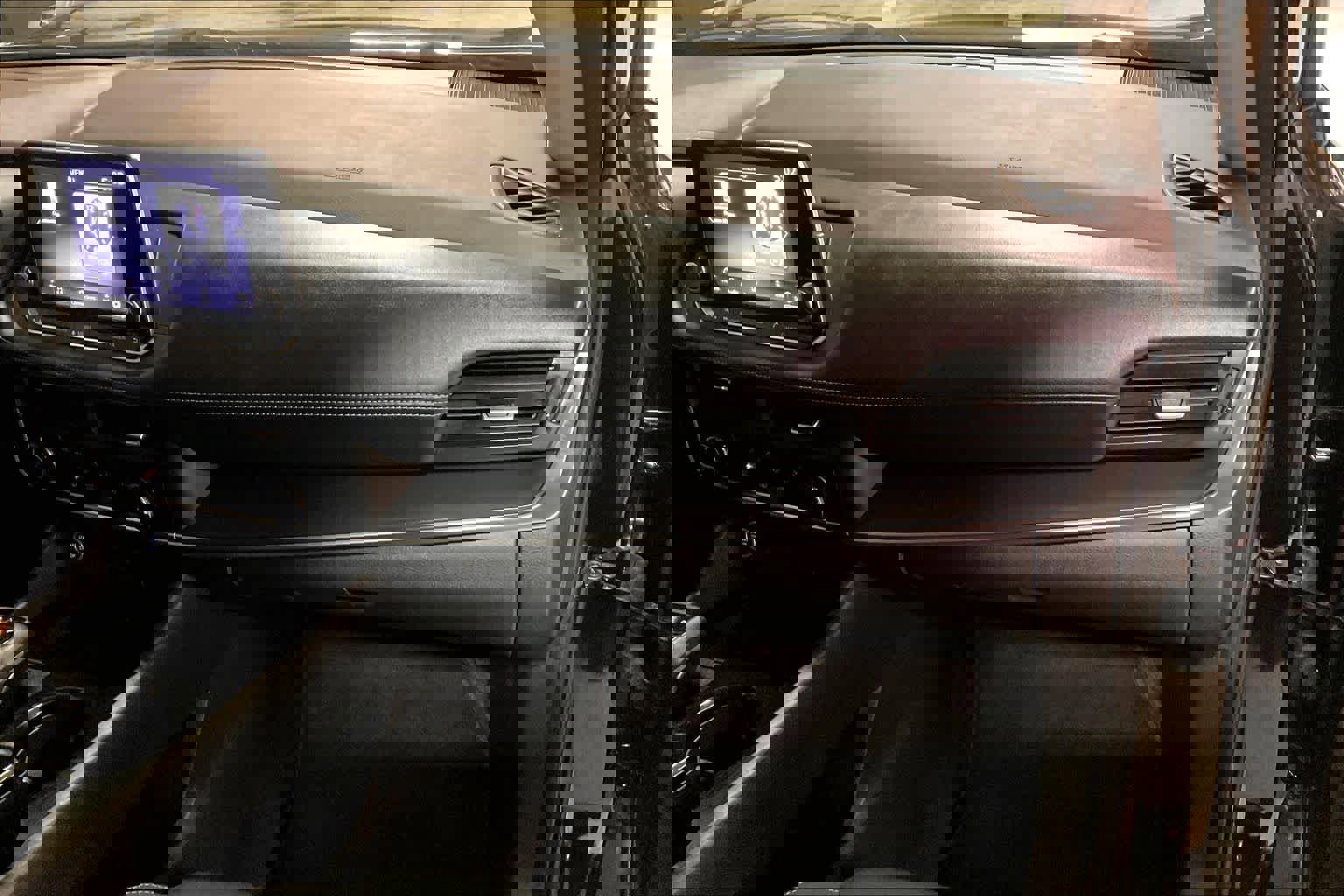 Used 2023 Nissan Rogue S image 18