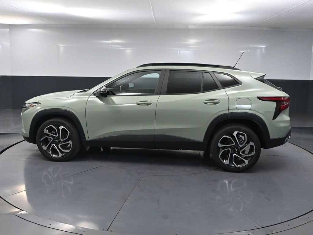 Used 2024 Chevrolet Trax RS w/ Sunroof Package FWD image 7