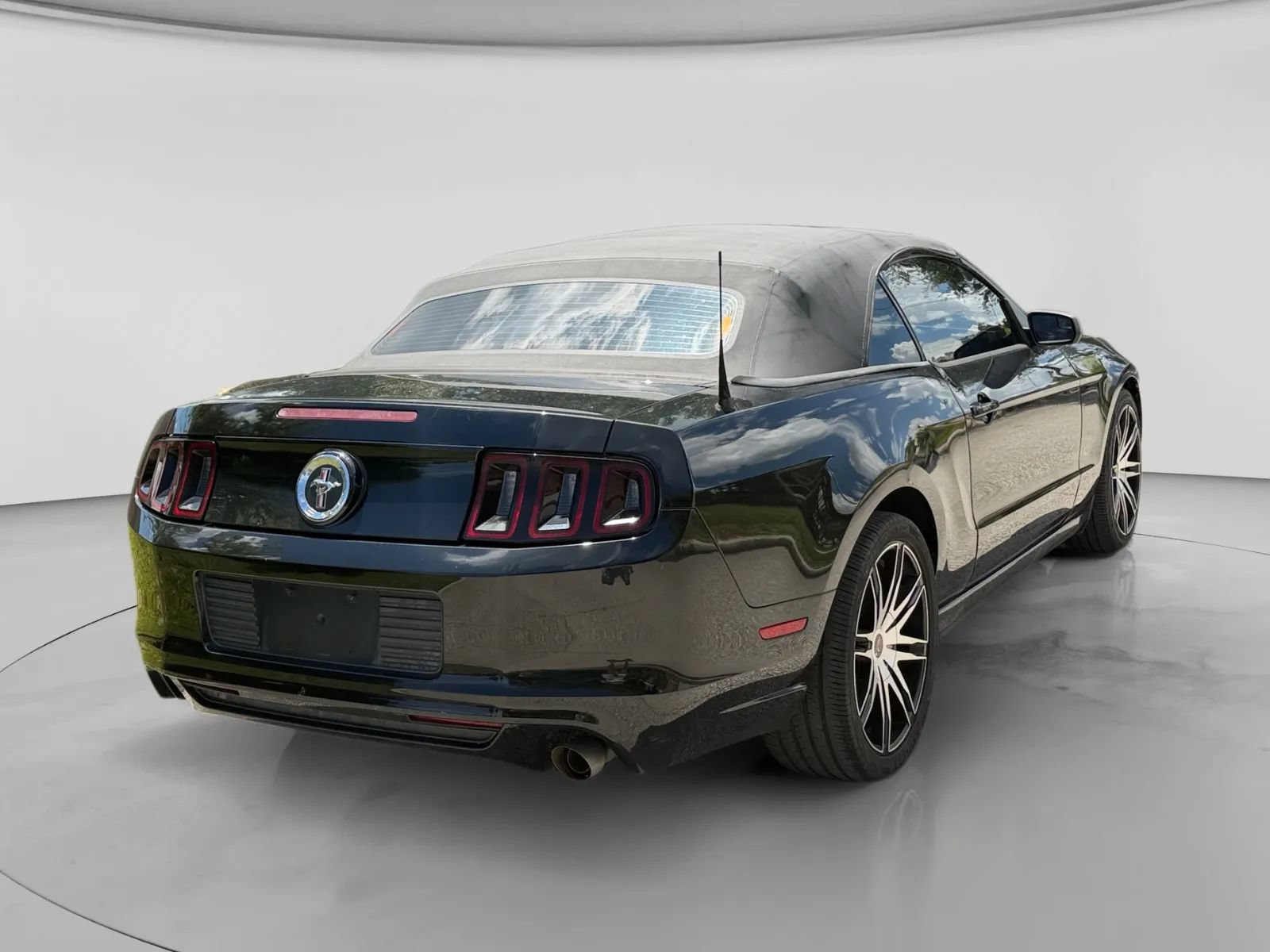 Used 2014 Ford Mustang Convertible RWD image 5