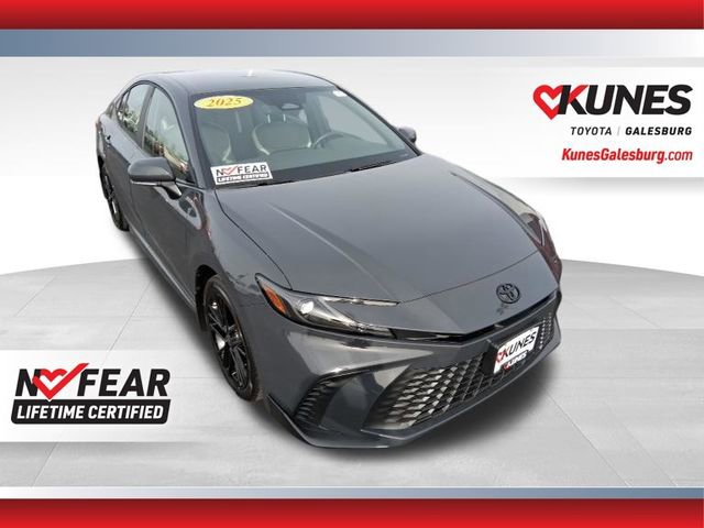 Used 2025 Toyota Camry SE w/ Convenience Package image 1