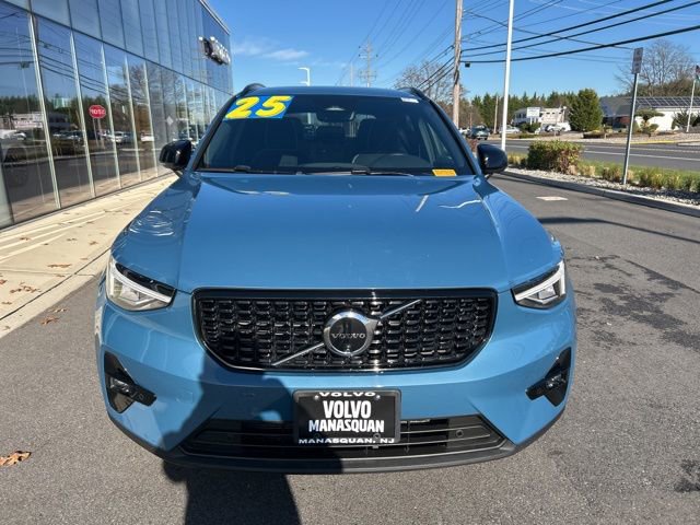 Certified 2025 Volvo XC40 B5 Plus image 7