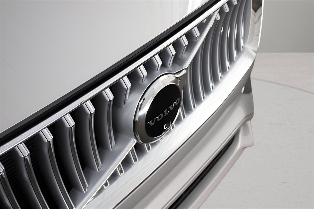 Certified 2025 Volvo XC90 T8 Plus w/ Protection Package Premier image 8