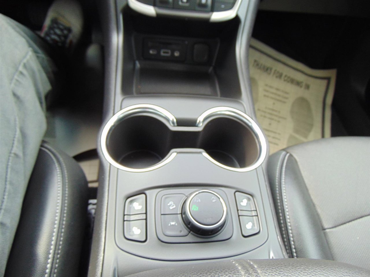 Used 2023 GMC Terrain SLT image 33