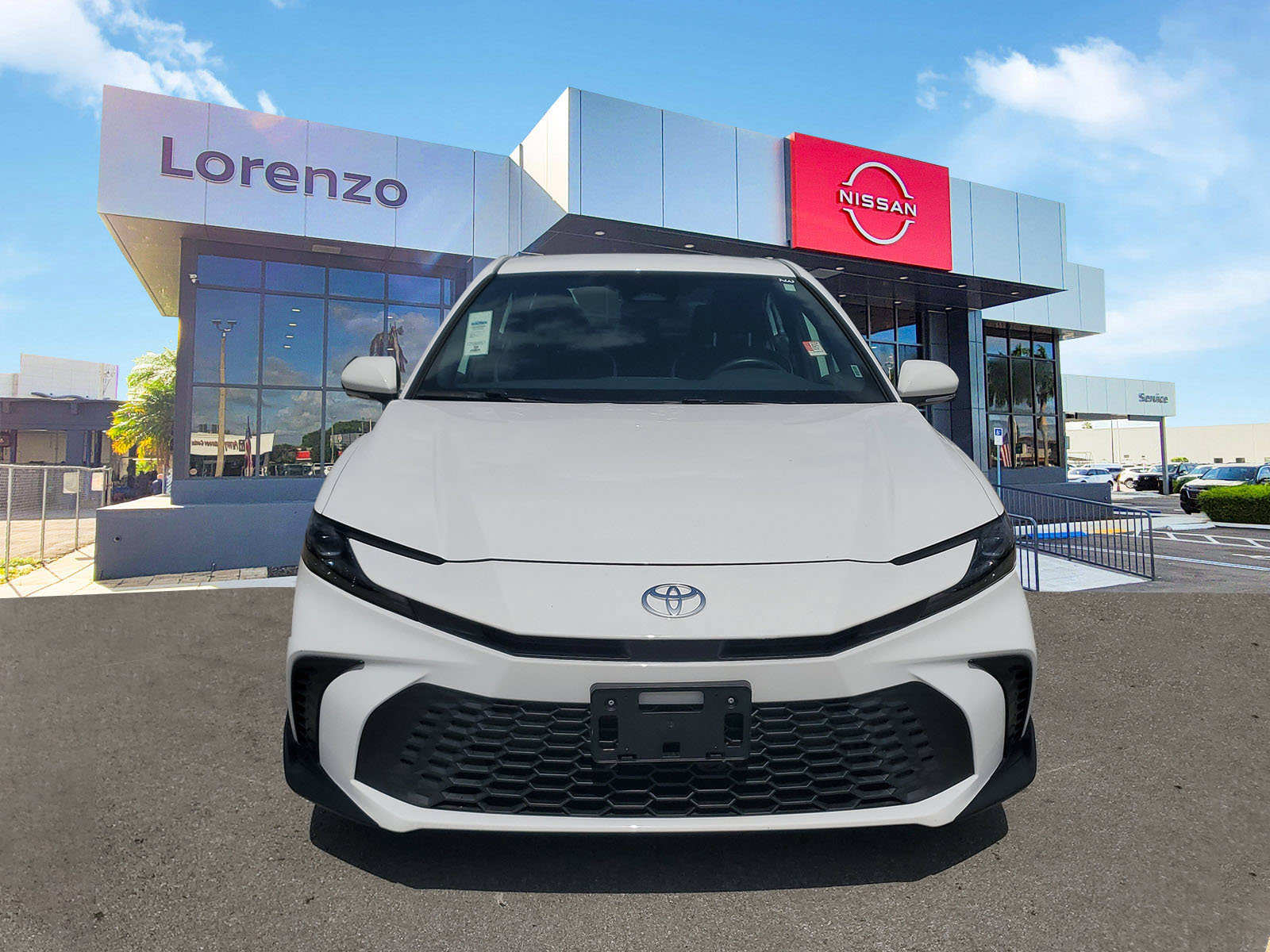 Used 2025 Toyota Camry SE FWD image 2