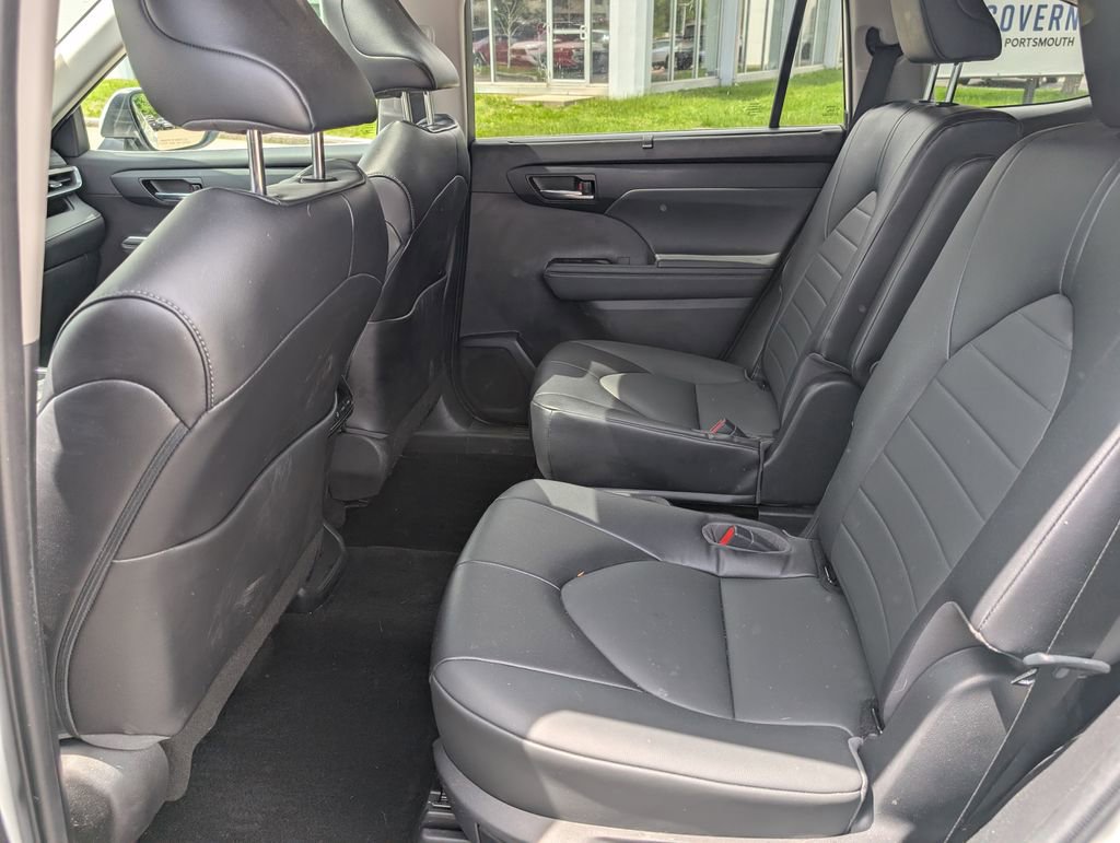 Used 2022 Toyota Highlander XLE AWD/4WD image 21