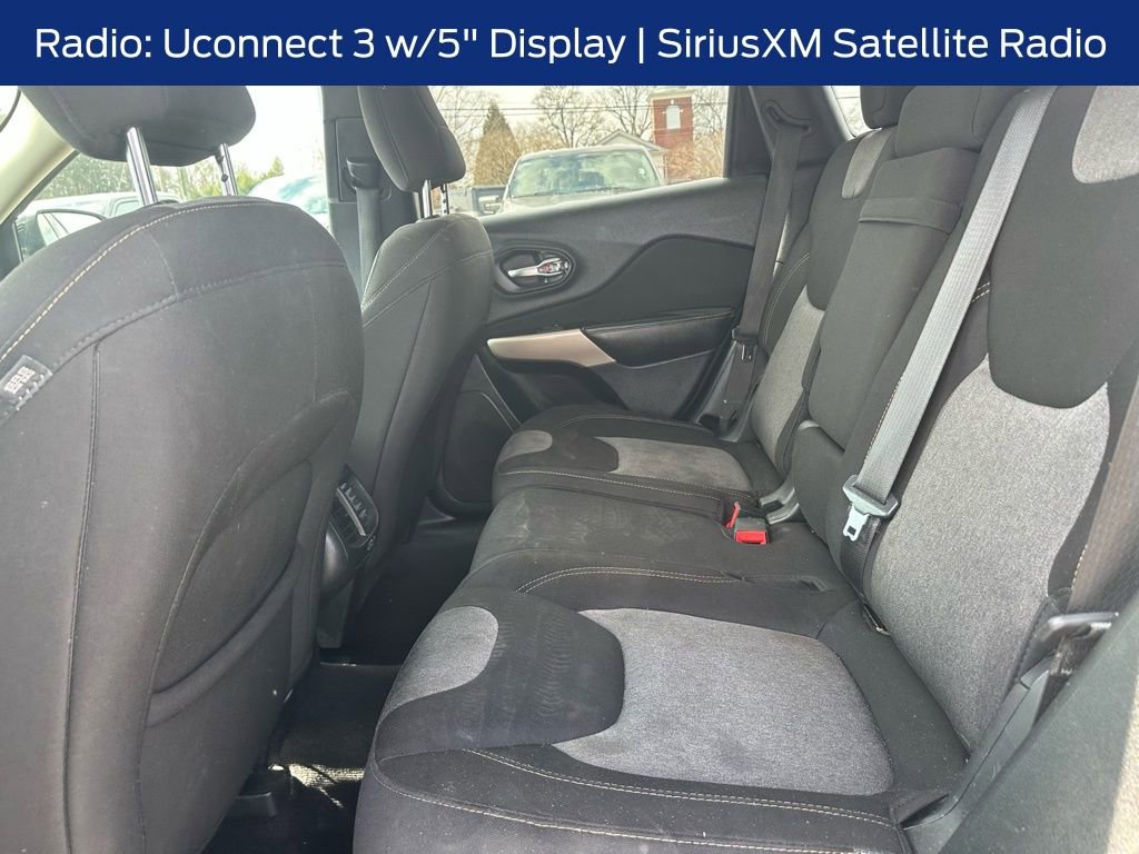 Used 2018 Jeep Cherokee Latitude w/ Cold Weather Group image 12