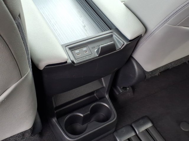 Used 2026 Toyota Sienna XLE FWD image 12