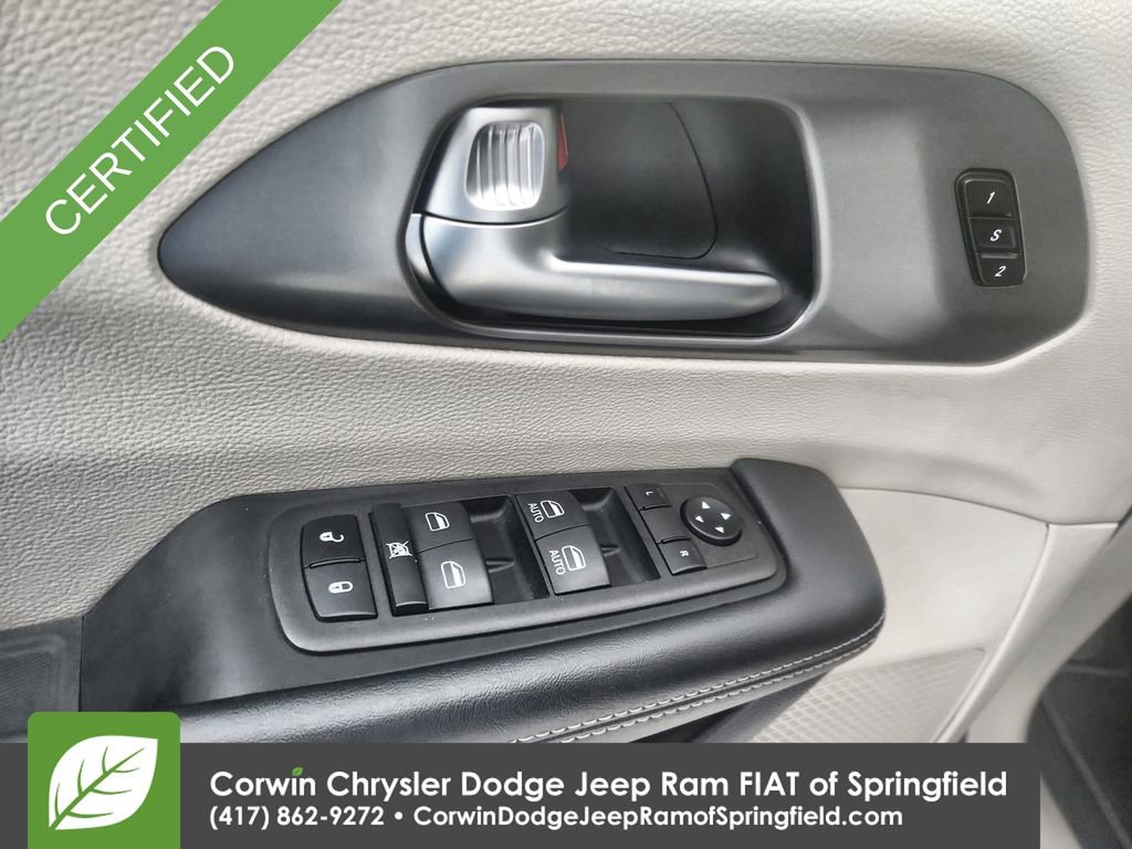 Certified 2023 Chrysler Pacifica Touring-L image 21