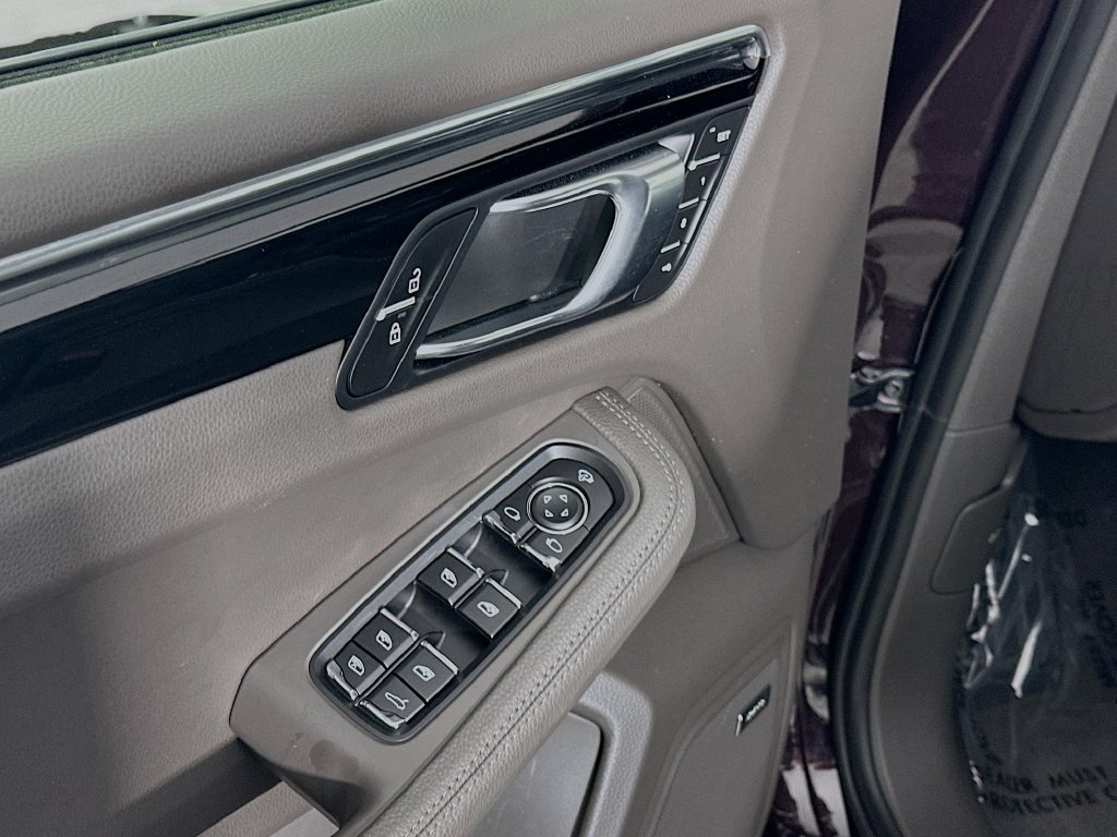 Certified 2026 Porsche Macan Turbo AWD/4WD image 19