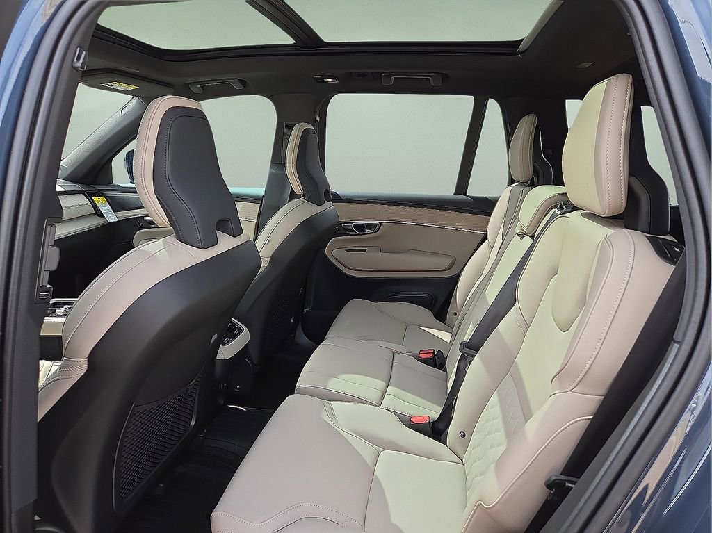 New 2026 Volvo XC90 B6 Plus w/ Protection Package Premier AWD/4WD image 17