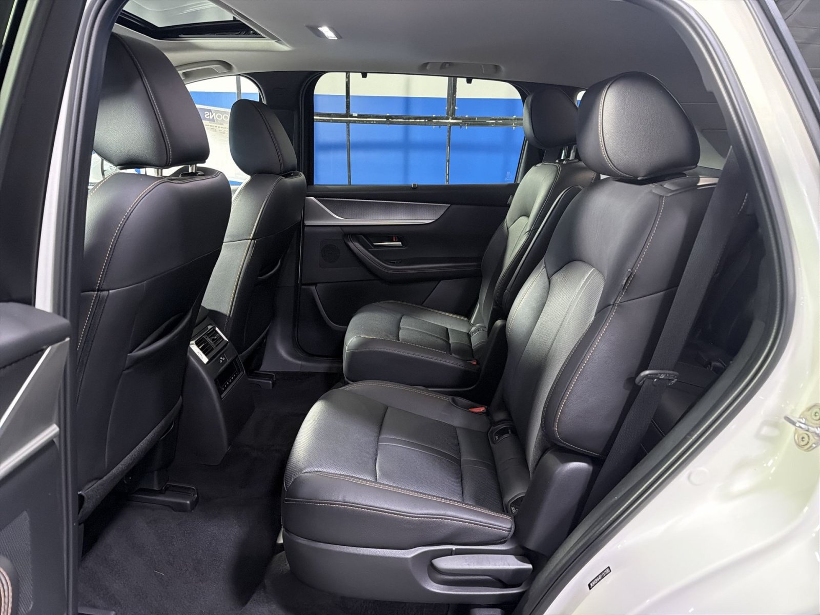 Used 2024 MAZDA CX-90 Plug-In Hybrid w/ Preferred AWD/4WD image 29