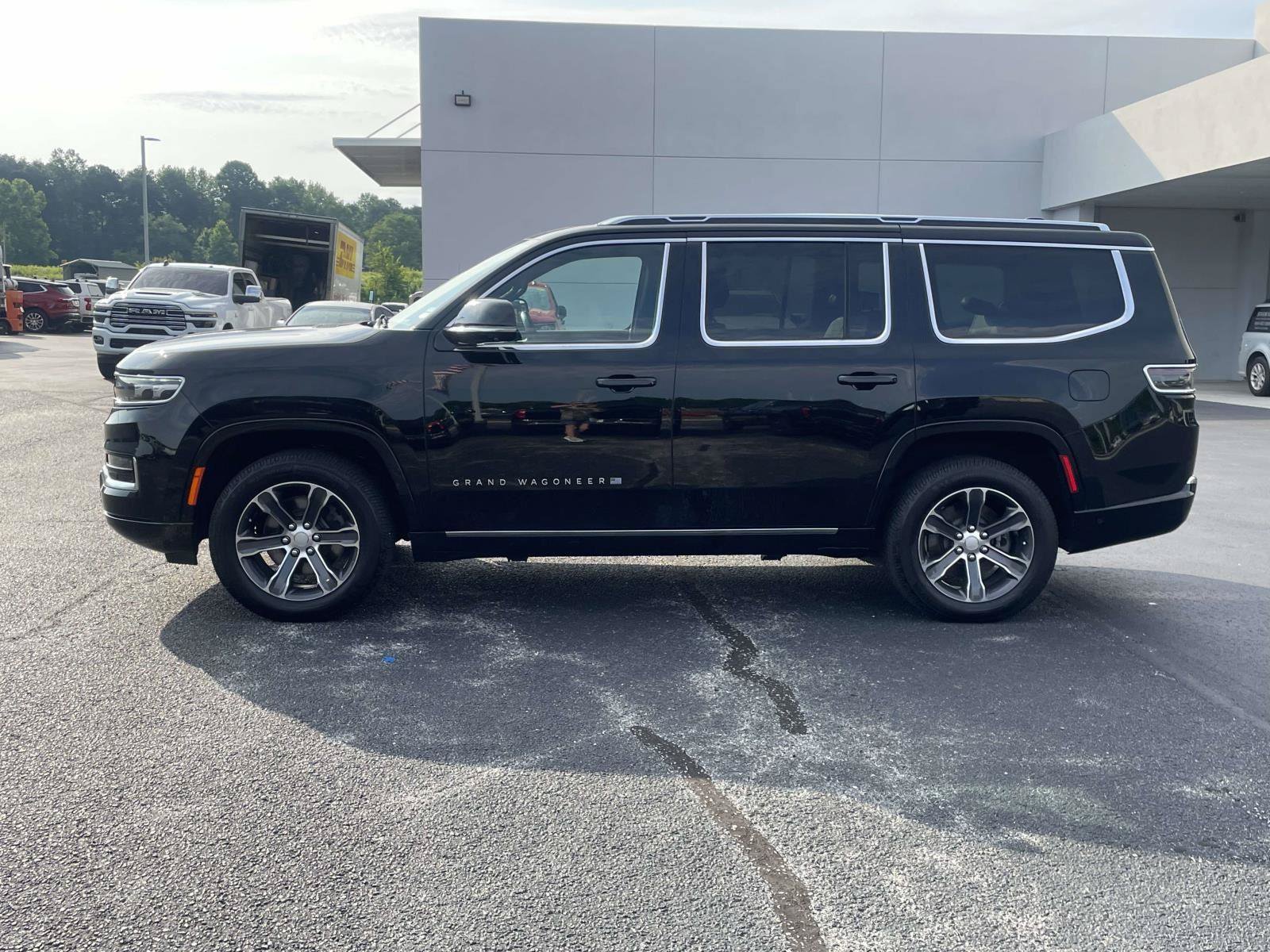 Used 2022 Jeep Grand Wagoneer Series I AWD/4WD image 10