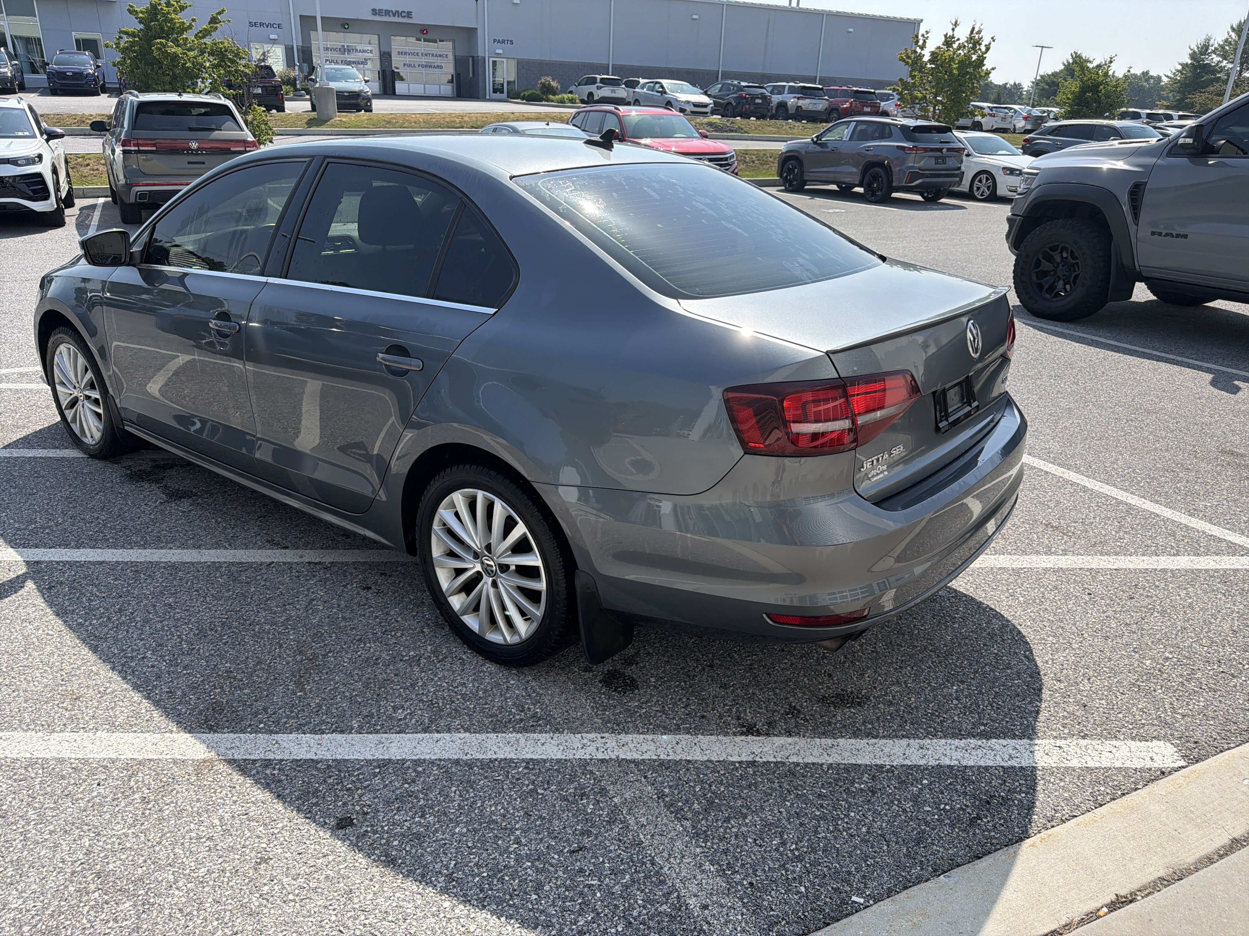 Used 2016 Volkswagen Jetta SEL FWD image 4
