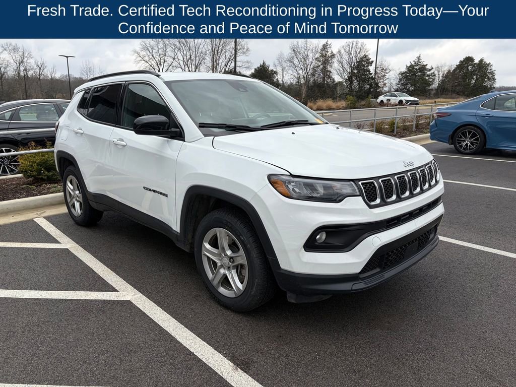 Used 2024 Jeep Compass Latitude image 3