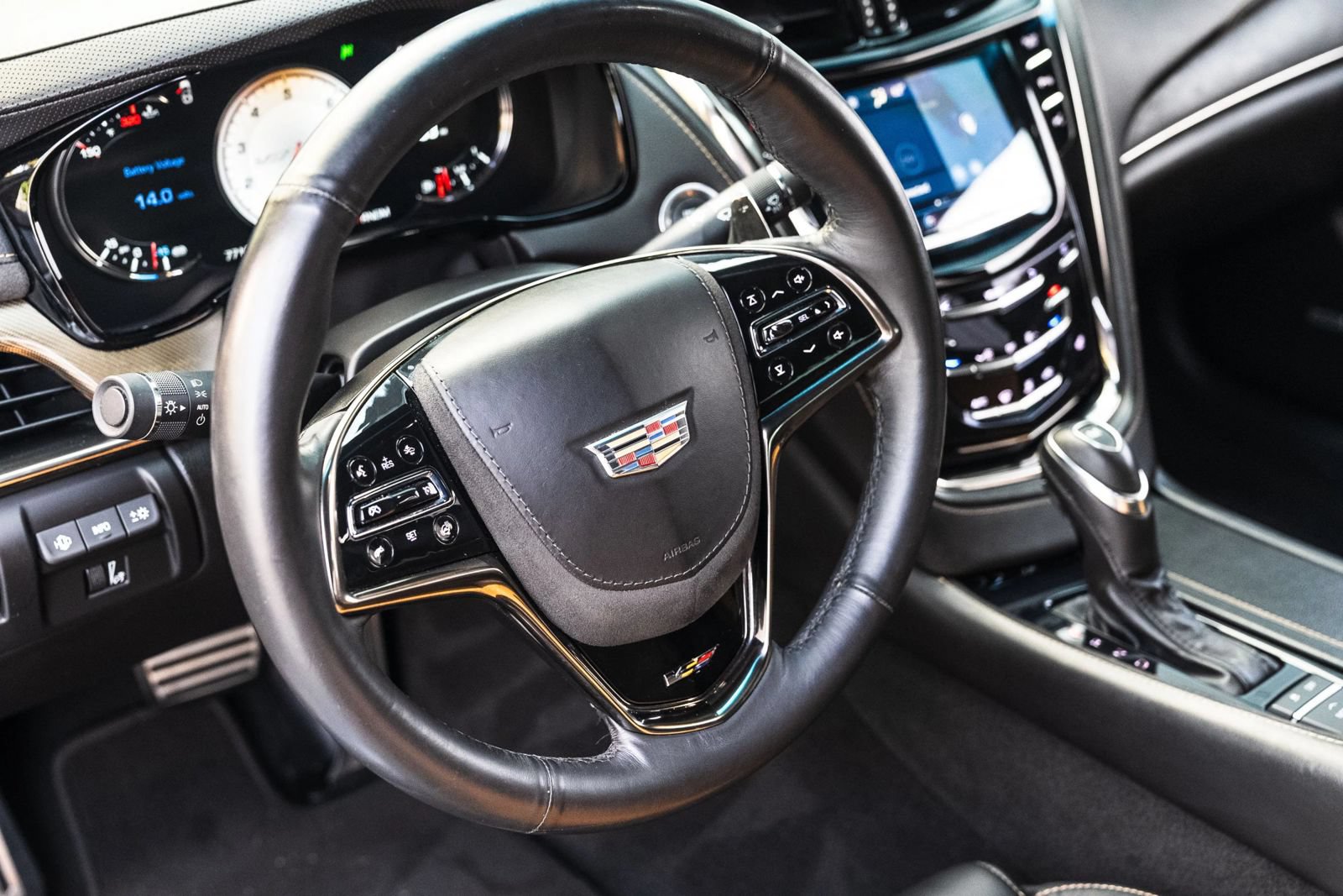 Used 2018 Cadillac CTS V w/ Luxury Package RWD image 13