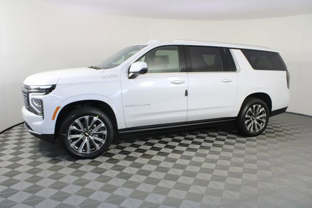 New 2026 Chevrolet Suburban High Country image 2