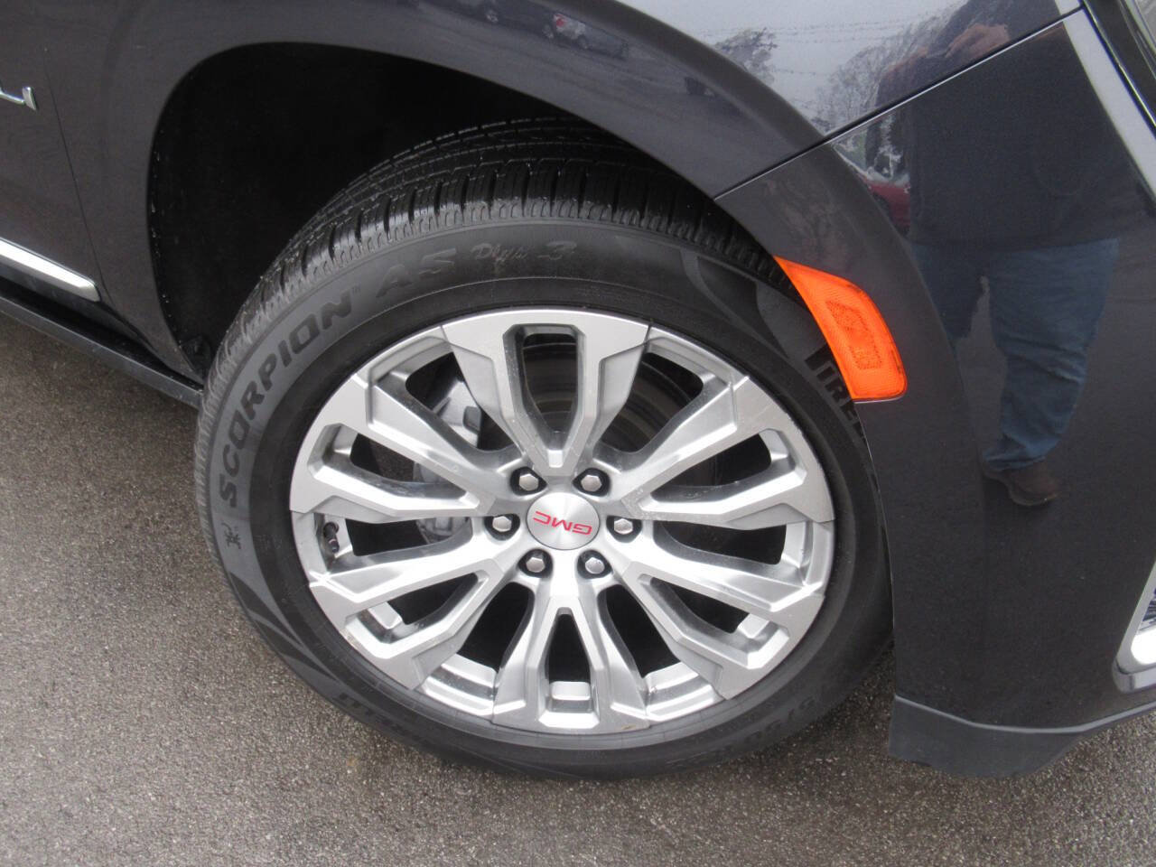 Used 2024 GMC Yukon Denali AWD/4WD image 4